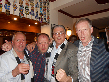 Town fanatics everywhere, soon met up with the Histon Mariners. Here Caistor Quinton, Brendan from the Reading Mariners and Caistor Jim celebrate with the Innkeeper.