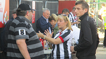 However Lisa struggles as TM realises his proximity to the Burger stall, without any help from a Chesterfield Tour Guide.